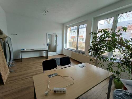 Verkaufsraum/großes Büro - 2 Zimmer Gewerbeobjekt (Büro, Produktion, Verkauf) in Eilenburg