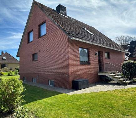 Straßenansicht - Großes Familienhaus in angenehmer Wohnlage!