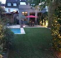 SOLIDES ZINSHAUS mit Loft & Pool (7 Einheiten & Ausbaureserve) - Köln Holweide