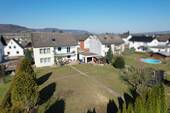 Hausansicht - Zweifamilienhaus mit Doppelgarage in Beverungen-Amelunxen