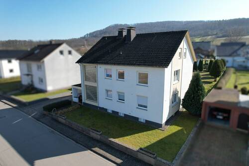 Hausansicht - 8 Zimmer Mehrfamilienhaus, Wohnhaus in Beverungen