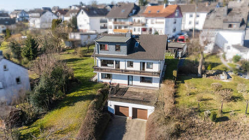 Ansicht von hinten - Hier blüht das Familienleben! Großzügiges Haus mit Garten, Garage & Möglichkeiten in Willroth