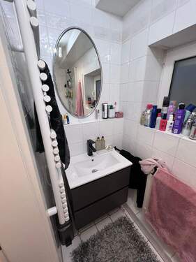 Badezimmer i.d. Einliegerwohnung - 