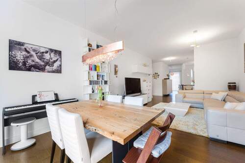 Wohnzimmer - 4 Zimmer Etagenwohnung in Köln