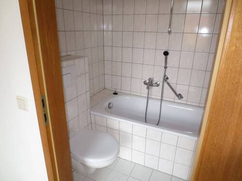 11 Bad - Etagenwohnung mit 53,30 m&sup2; in Plauen zur Miete