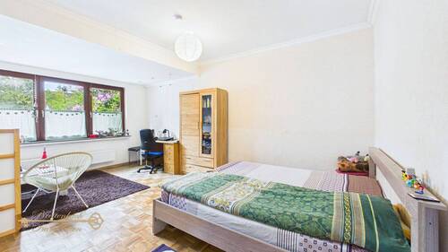 Schlafzimmer 1 