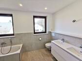 Modernes Bad mit Doppelwaschtisch - 