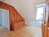 Büro-Gästezimmer mit Schreinereinbauten - 