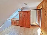 Büro-Gästezimmer mit Holzvertäfelung - 