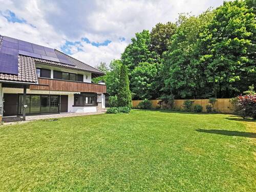 Ruhige Lage im Grünen - 5 Zimmer Doppelhaushälfte in Gräfelfing