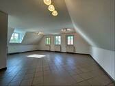 Wohnzimmer - Miete: Moderne Wohnung in zentraler Lage