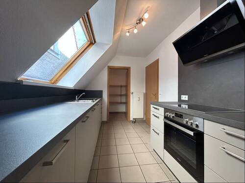 Küche - Blick in die Speise - Etagenwohnung mit 106,00 m² in Herrieden zur Miete