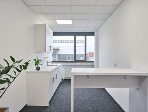 Teeküche - Büro mit 27,60 m&sup2; in Fellbach zur Miete