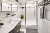 Badezimmer mit Dusche im Souterrain - Etagenwohnung mit 136,00 m&sup2; in Sprockhövel zum Kaufen