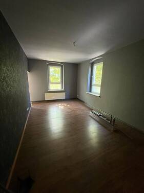 PHOTO-2025-08-11-11-49-56_5 - Gemütliche und große 2-Zimmer mit Dusche, Stellplatz und Laminat in guter Lage!