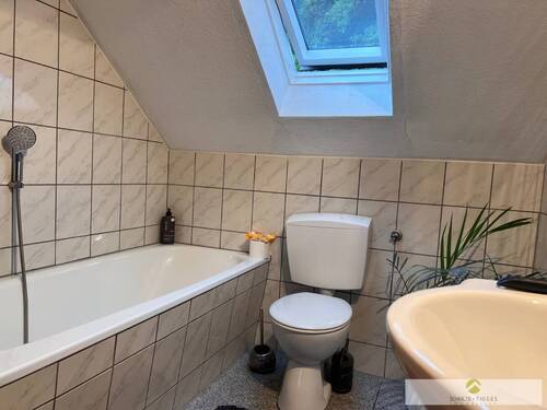 Tageslicht-Dusch-Wannen-Bad im Dachgeschoss - 