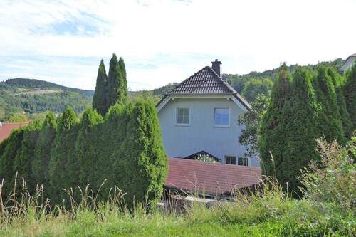Westansicht - Blick nach Föllmar - 3 Zimmer Einfamilienhaus in Bad Berneck