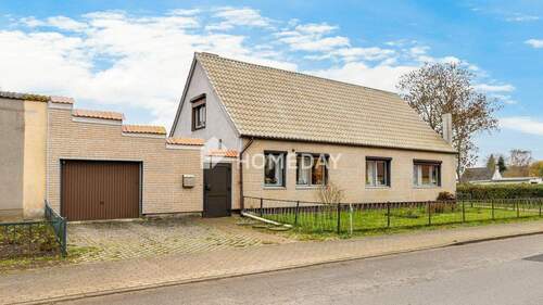 Außenansicht 1 - Viel Raum für Ideen - Haus mit zwei Bädern und großem Wintergarten