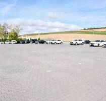 Gepflasterte gewerbliche Außenfläche mit Büroeinheit in Bebra !