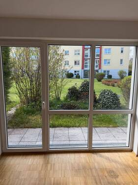 Wohnzimmer Blick Terrasse - 