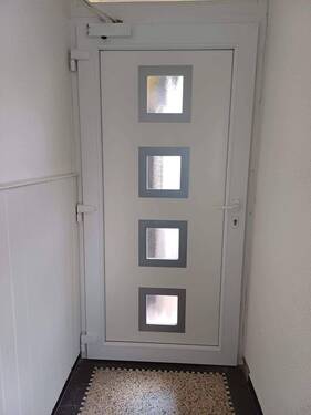 Eingang - Büro in Sankt Ingbert zum Kaufen