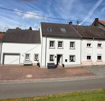 Charmant renoviertes Einfamilienhaus mit großem Grundstück - Burbach