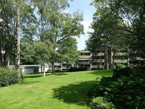 Grünanlage mit altem Baumbestand - 