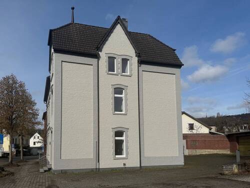 Seitenansicht Gebäude - 5 Zimmer Büro zur Miete in Windeck / Schladern