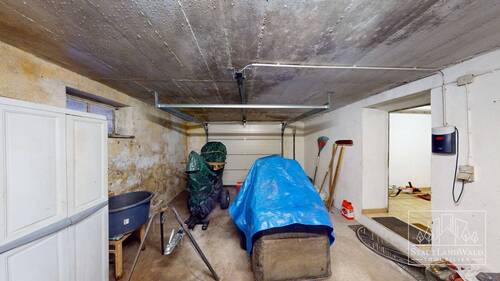 EG - Garage mit elektrischem Torantrieb - 