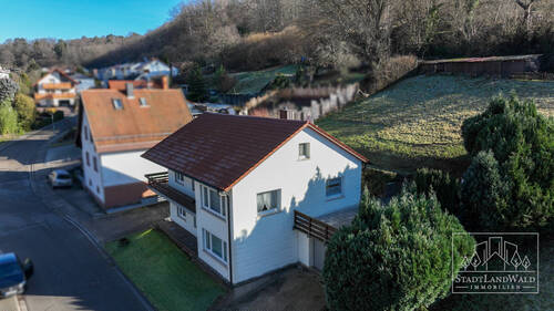 Luftbildaufnahme - Haus mit Garten - 5 Zimmer Einfamilienhaus in Bundenthal