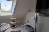 Badezimmer (ausgebauter Dachboden) - 