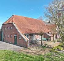 Ostfriesisches Bauernhaus-tolles Grundstück mit Backhaus und altem Baumbestand - Wiesmoor / Voßbarg