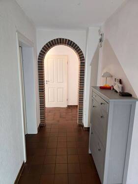 Flur mit Türbogen - 