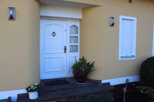 Nach dem Hauseingang ... - Einfamilienhaus mit 246,00 m&sup2; in Mühlhausen zum Kaufen