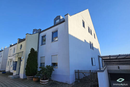 Außenansicht - Schön aufgeteilte DG-Wohnung mit sonnigem Balkon mit Domblick und TG-Stellplatz in ruhiger Lage!