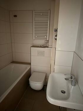 Innenliegendes Bad - 3 Raumwohnung mit hofseitigen Balkon