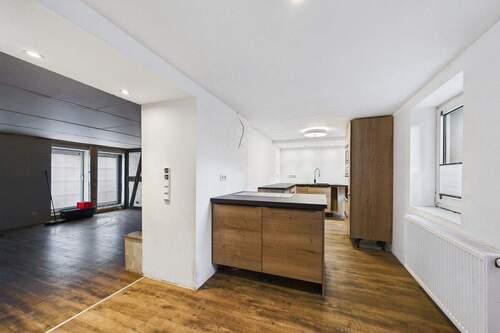 CAM03586G0-PR0064-STILL005 - 