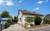 Hof mit einem Stellplatz - 5 Zimmer Einfamilienhaus in Seligenstadt