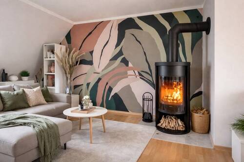 Wohnzimmer mit modernem Kamin - 4 Zimmer Etagenwohnung zum Kaufen in Puchheim