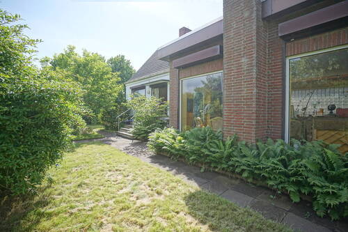 Seitenansicht mit Garten - 