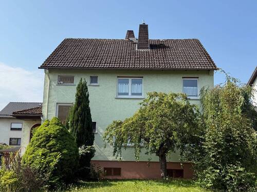 Hausansicht - Verkehrsgünstig und doch ruhig gelegenes Wohnhaus