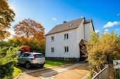 Titelbild - +++ Großzügiges Einfamilienhaus mit 1.300 m² Gartenparadies in begehrter Lage von Klotzsche +++