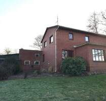 Leben auf dem Land - Resthof mit ehemaligem Stallteil und kleiner Grünlandfläche in Moordiek