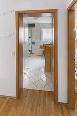 Sicht ins Badezimmer - 