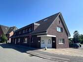 Straßenansicht - Saniertes Wohnhaus - neue Heizung & Solarthermie - 6 Einheiten als sicheres Investment in Niebüll