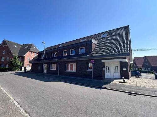 Straßenansicht 1 - Mehrfamilienhaus, Wohnhaus mit 257,00 m&sup2; in Niebüll zum Kaufen
