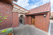 Gartenhaus und Eingang - 