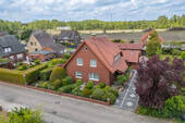 Ansicht Front mit Drohne - 7 Zimmer Einfamilienhaus in Bramsche