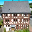 Außenansicht - Denkmalgeschütztes Fachwerkhaus mit Scheune in Mittenaar - großzügiges Anwesen mit Geschichte