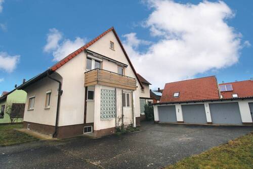 Bild 2 - 8 Zimmer Mehrfamilienhaus, Wohnhaus zum Kaufen in Ipsheim